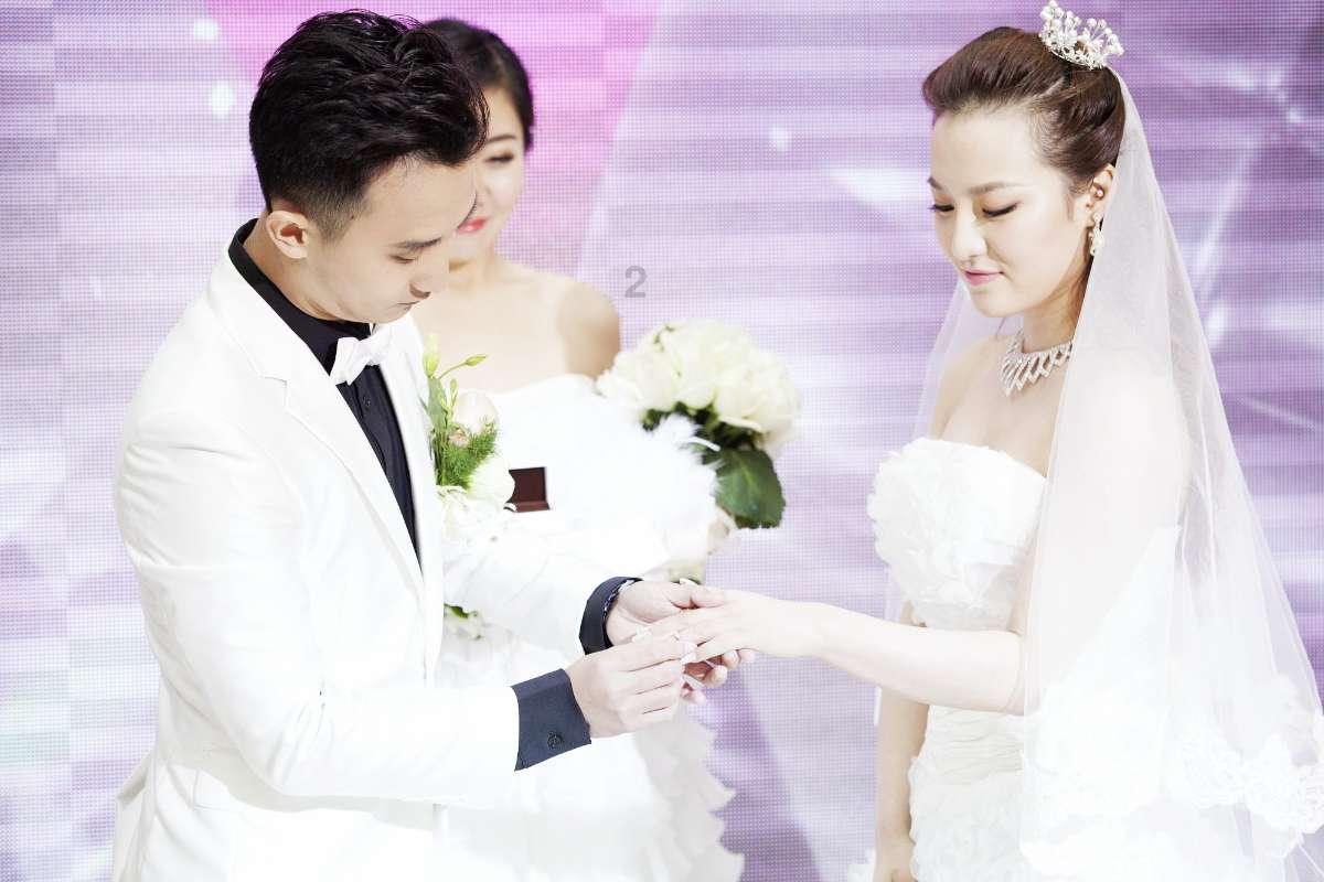 宝马里哭女神沉默14年，婚后半年7度被家暴是为何？