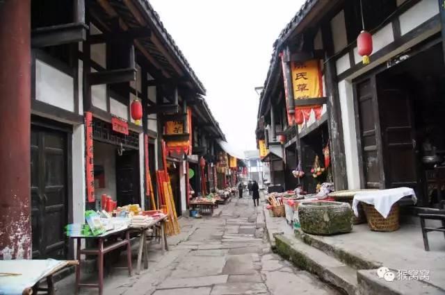 养眼又实用,“城市家具”扮靓街角
